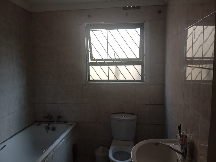  Bedroom Property for Sale in Llitha Park Western Cape